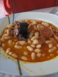 Una foto de Fabada asturiana