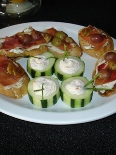 Una foto de Pepinos rellenos de queso crema