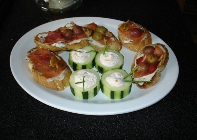 Pepinos rellenos de queso crema