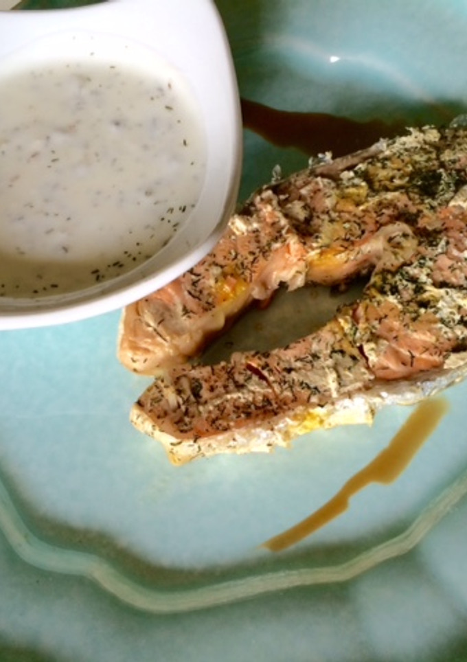 Una foto de Salmón al papillote con salsa de yogur