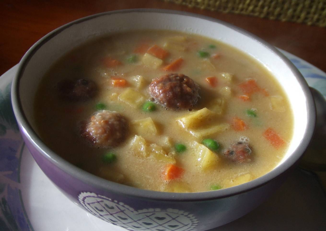 Sopa con albondiguillas<br />