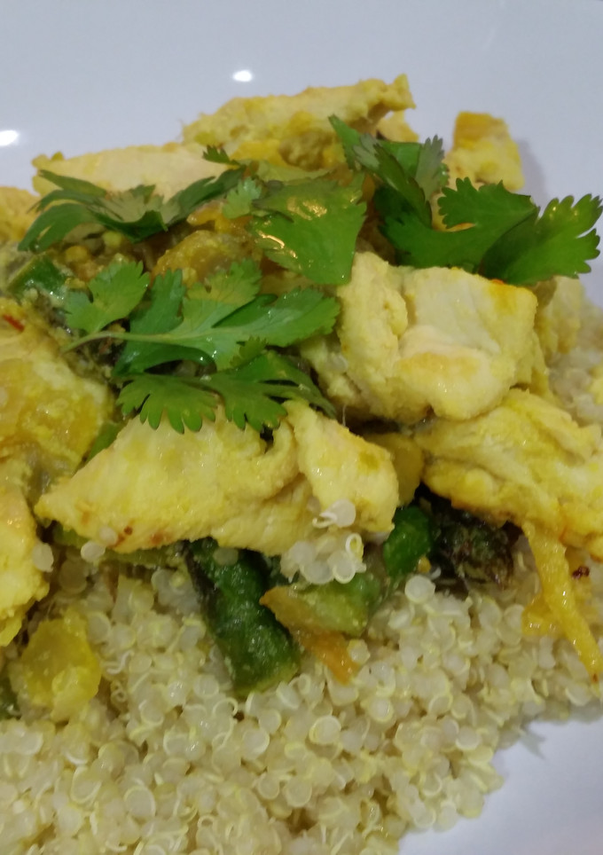 Una foto de Pollo con sabor a miso, jengibre, naranja y azafrán