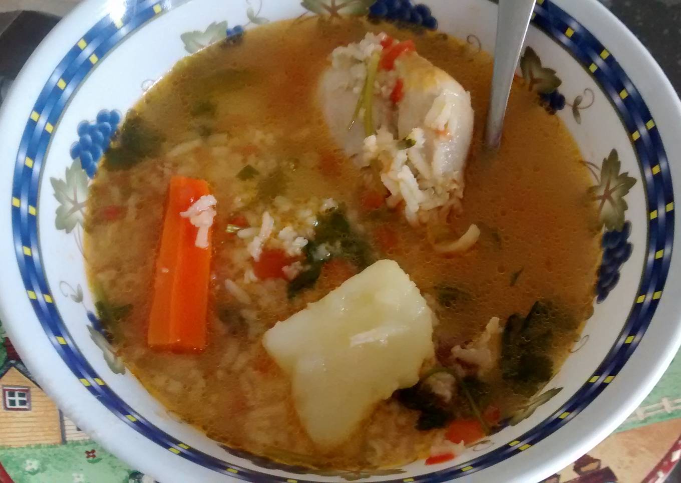 Caldo de pollo con arroz