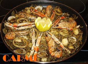 Una foto de Arroces Fideuá negra de marisco
