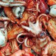 Fideuá con gambas y calamar