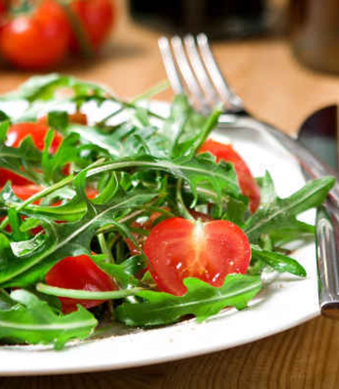 Foto principal de Ensalada de rúcula con aliño de mostaza y miel