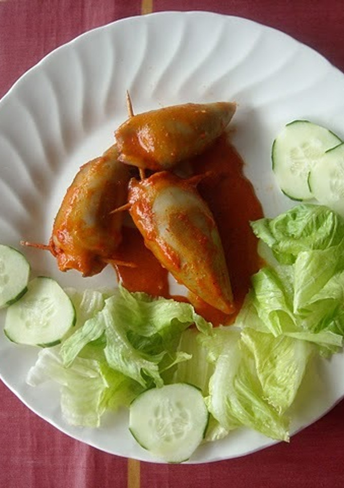 Una foto de Chipirones rellenos de espinacas, jamón y huevo duro