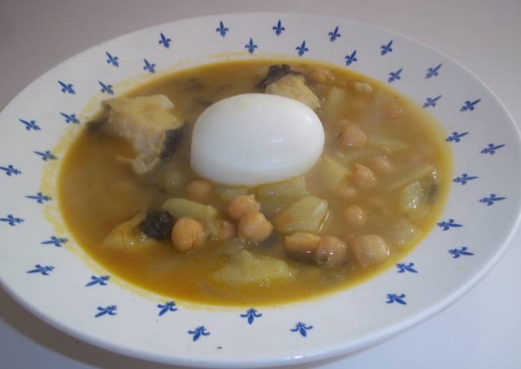 Potaje de garbanzos con bacalao fresco