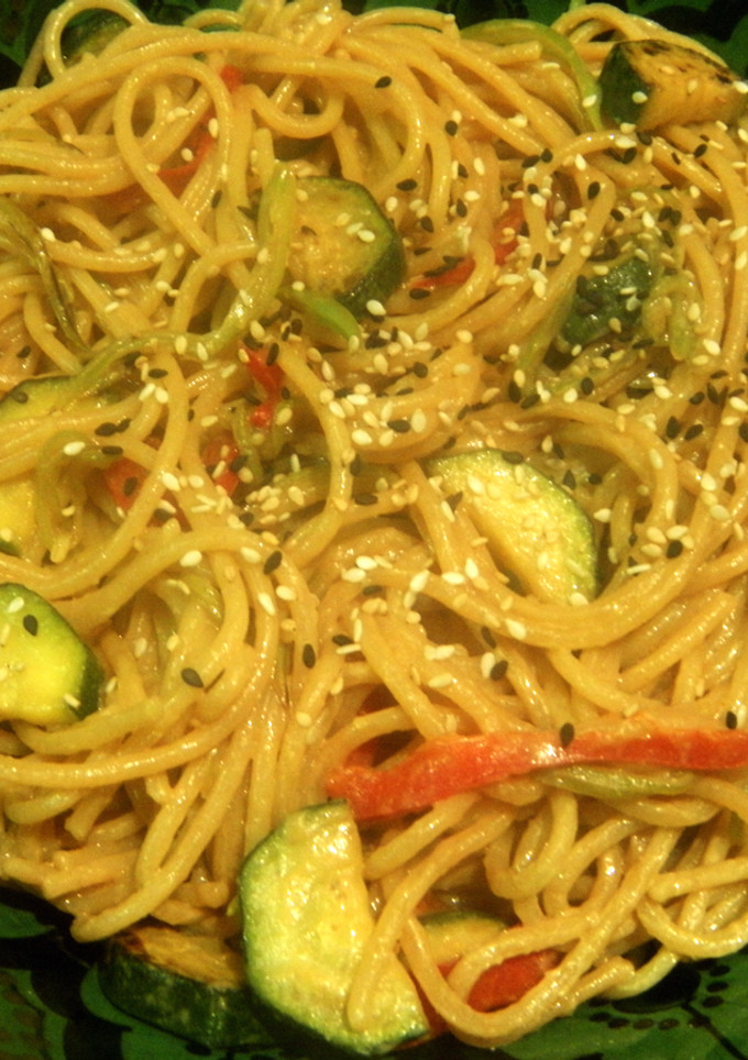 Una foto de Sesame noodles