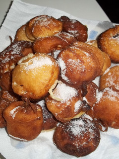 Una foto de Buñuelos de membrillo y cerveza