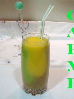 Una foto de Batido de frutas tricolor