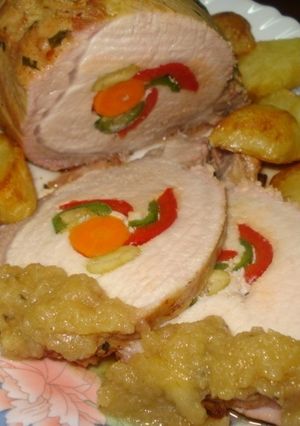 Una foto de Lomo de cerdo mechado con puré de manzana