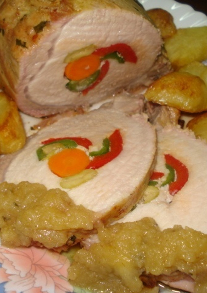 Una foto de Lomo de cerdo mechado con puré de manzana