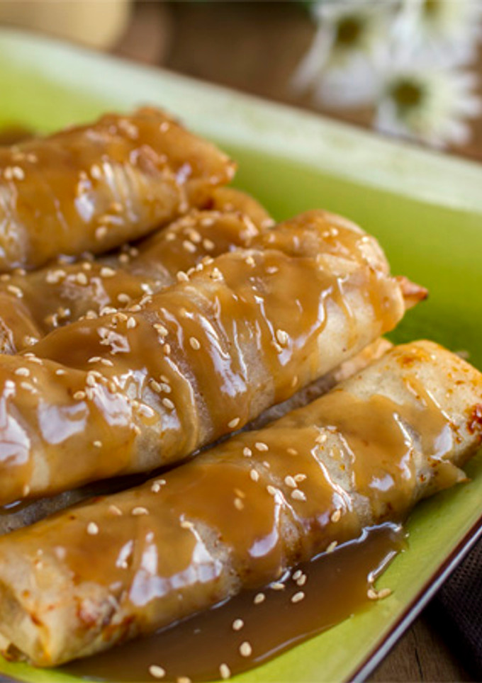 Una foto de Roll de plátano con caramelo estilo tailandés