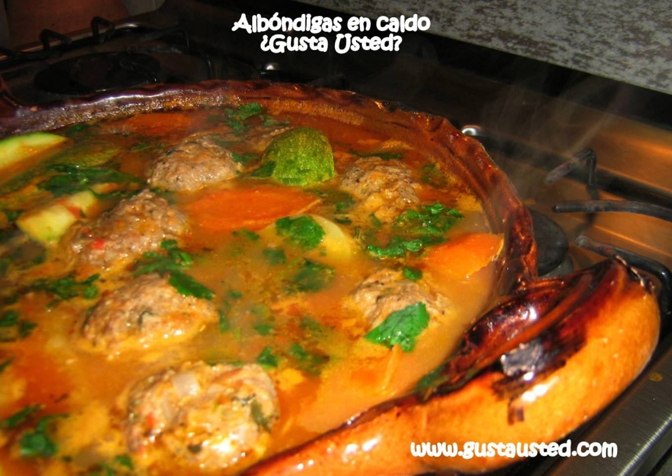 Albóndigas de res en caldo con verduras
