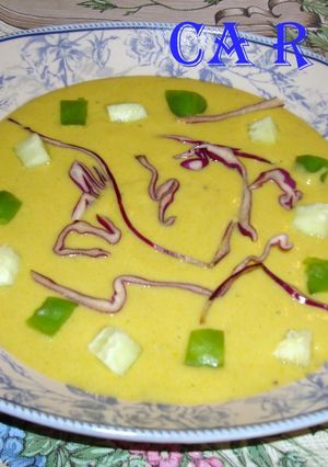 Una foto de Crema fría de verduras y crudités