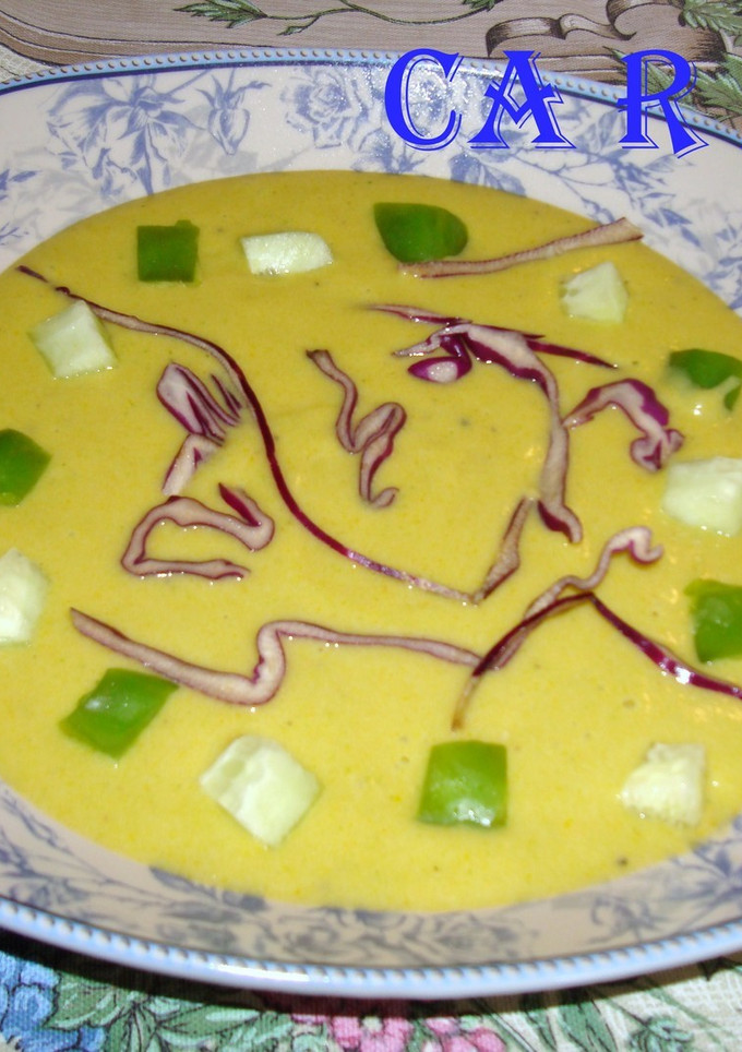 Una foto de Crema fría de verduras y crudités