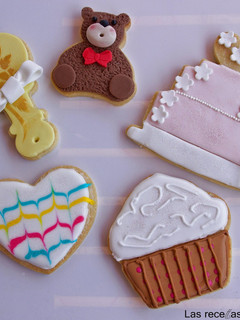 Una foto de Galletas de mantequilla decoradas con glasa real y fondant
