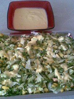 Una foto de Ensalada con salsa de mango colombiana