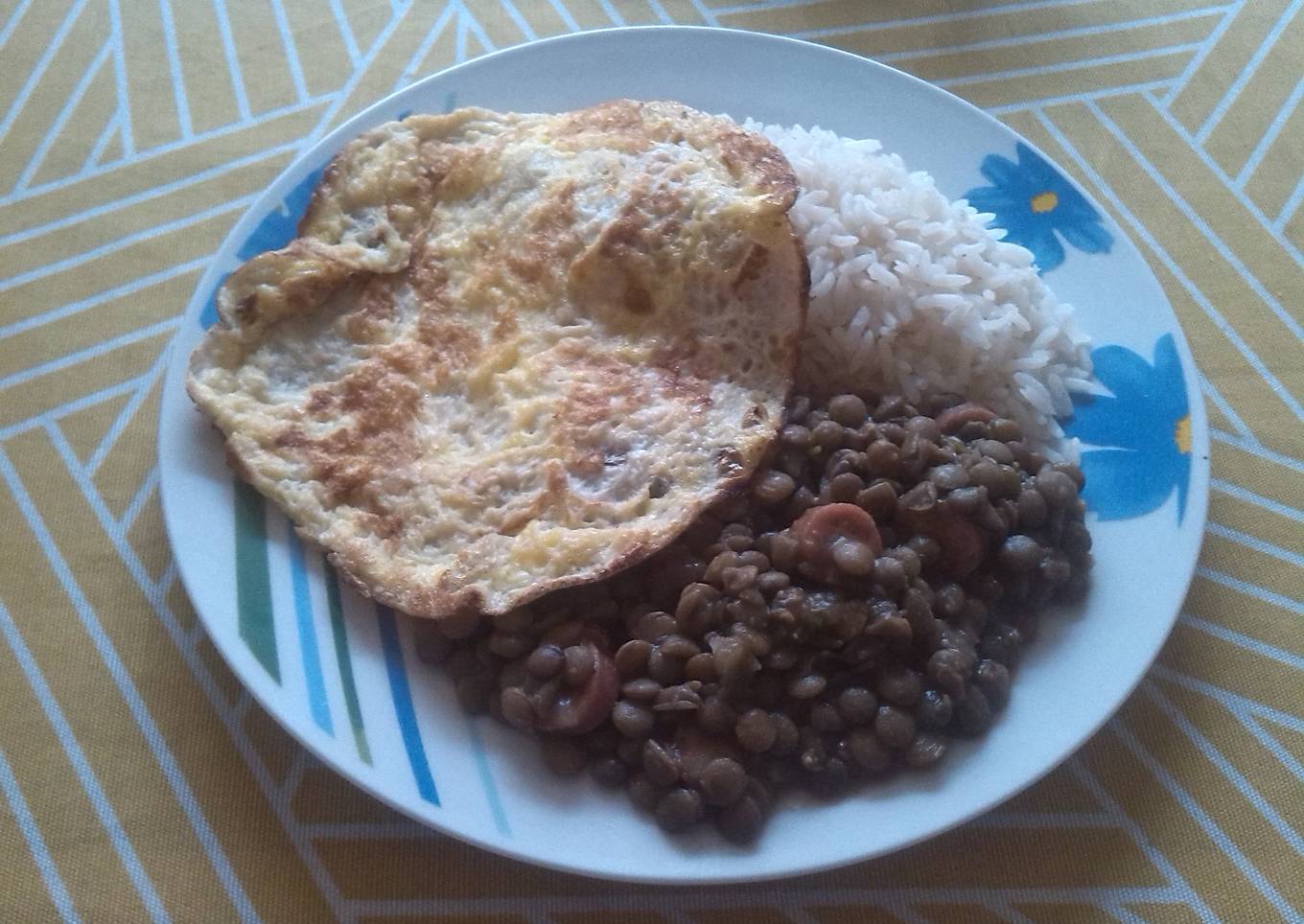 Menestra de lenteja con salchicha ranchera