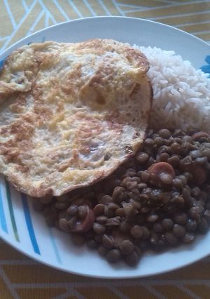 Una foto de Menestra de lenteja con salchicha ranchera