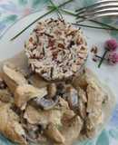 Pollo con salsa de setas y tres arroces