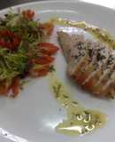 Suprema de pollo ahumada con ensalada fresca