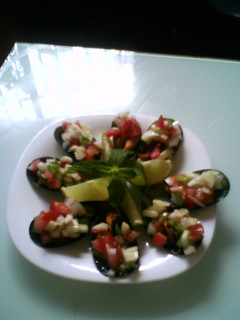 Una foto de Mejillones con pipirrana