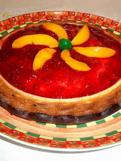Una foto de Tarta de queso fría al limón con mermelada de frambuesa