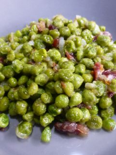 Una foto de Guisantes con jamón iberico