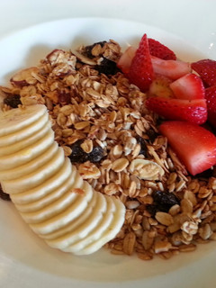 Una foto de Surtido de frutas con yogurt y muesli