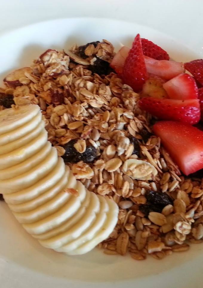 Una foto de Surtido de frutas con yogurt y muesli