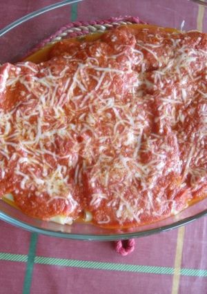 Una foto de Canelones rellenos de espinacas y pechugas de pavo