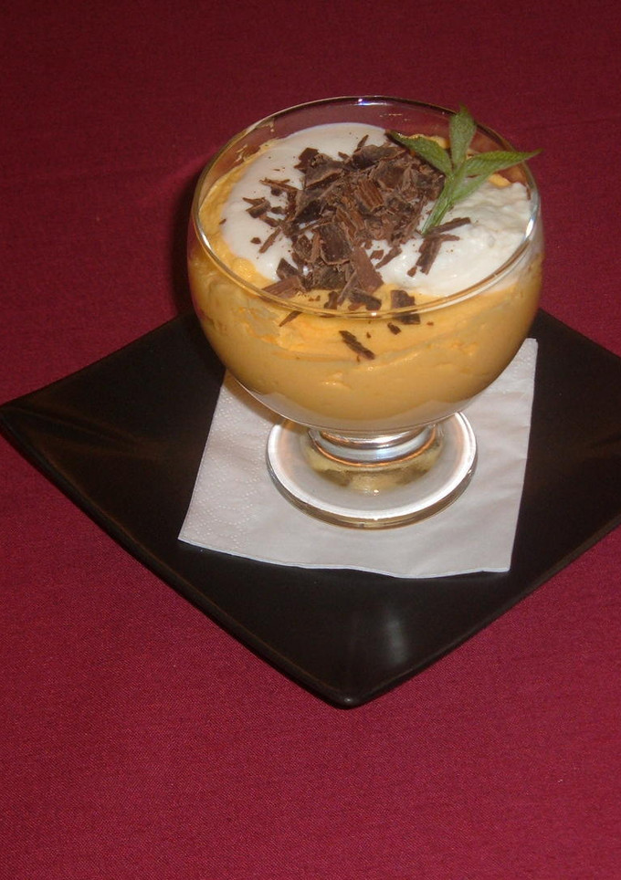 Una foto de Mousse de mandarina con chocolate