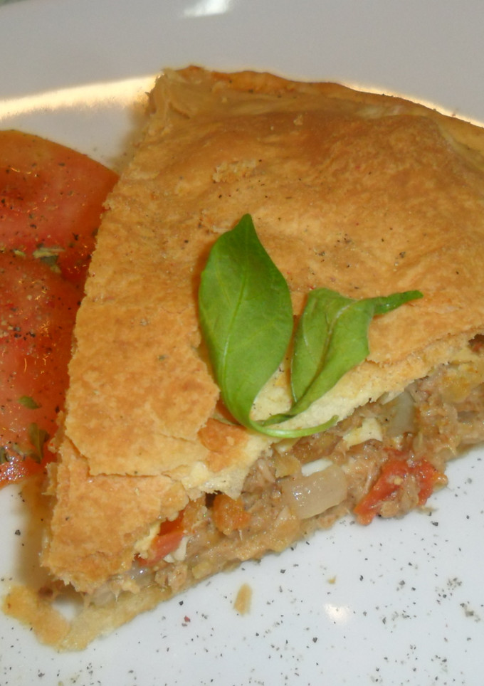 Una foto de Empanada de atún con masa casera