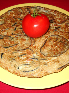 Una foto de Tortilla de calabacín y berenjenas con queso de Burgos