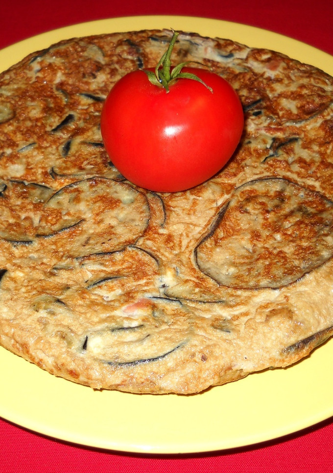 Una foto de Tortilla de calabacín y berenjenas con queso de Burgos