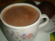 Una foto de chocolate caliente