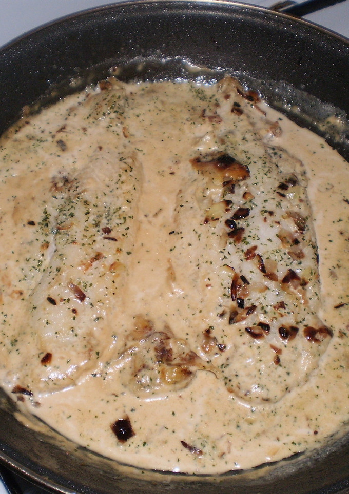 Una foto de Panga en salsa de orégano