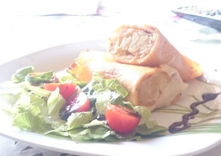 Crepes de salmorejo rellenos de tortilla de patatas