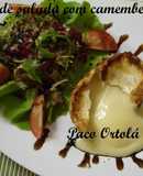 Queijo camembert com mix de folhas