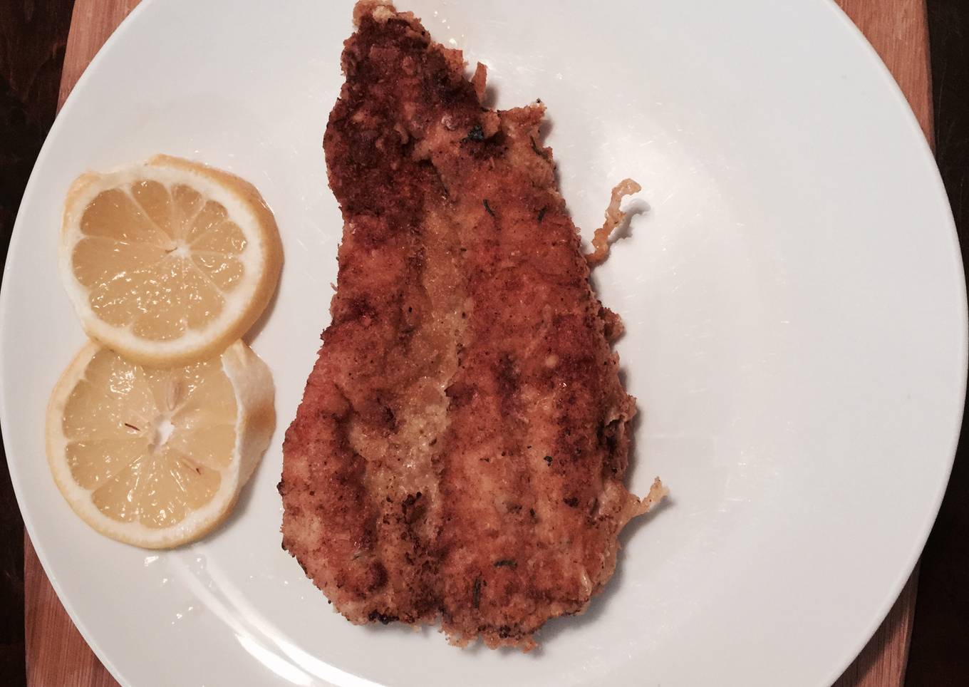 Pechuga de pollo cubierta con parmesano y panko