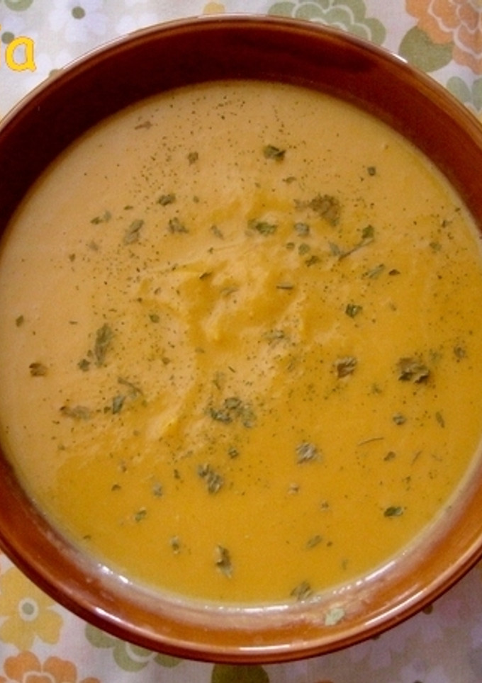 Una foto de Crema fría de calabaza con jengibre
