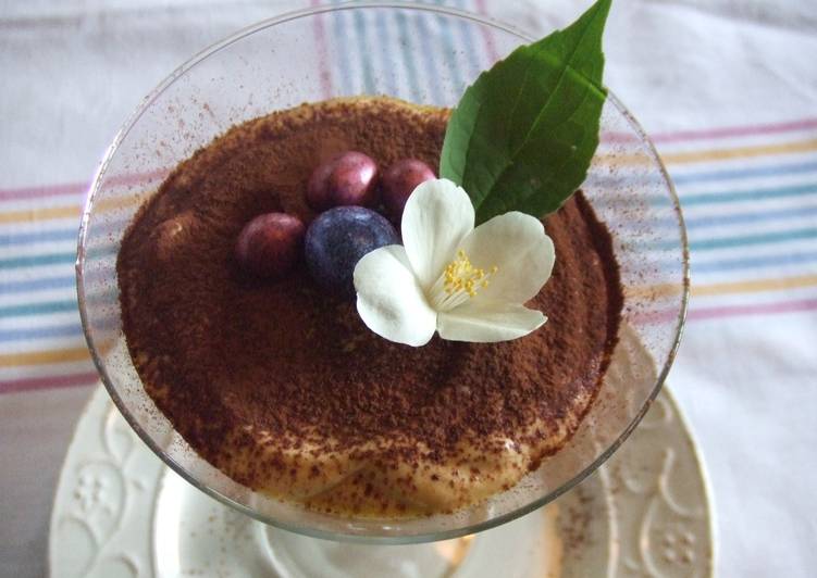 Crema de leche merengada con canela