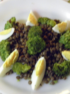 Una foto de Ensalada de lentejas y brócoli