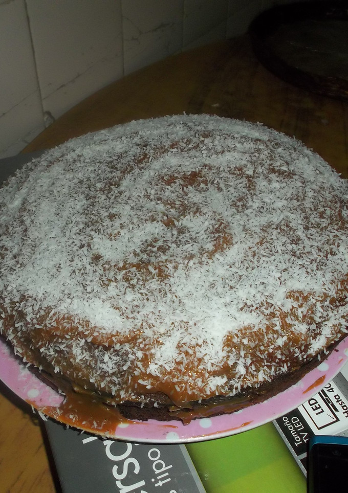 Una foto de Pastel de coco y dulce de leche 
