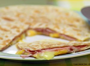 Foto principal de Quesadilla de jamón york y queso (microondas)
