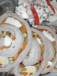 Foto principal de Arrollado de matambre con ensalada rusa