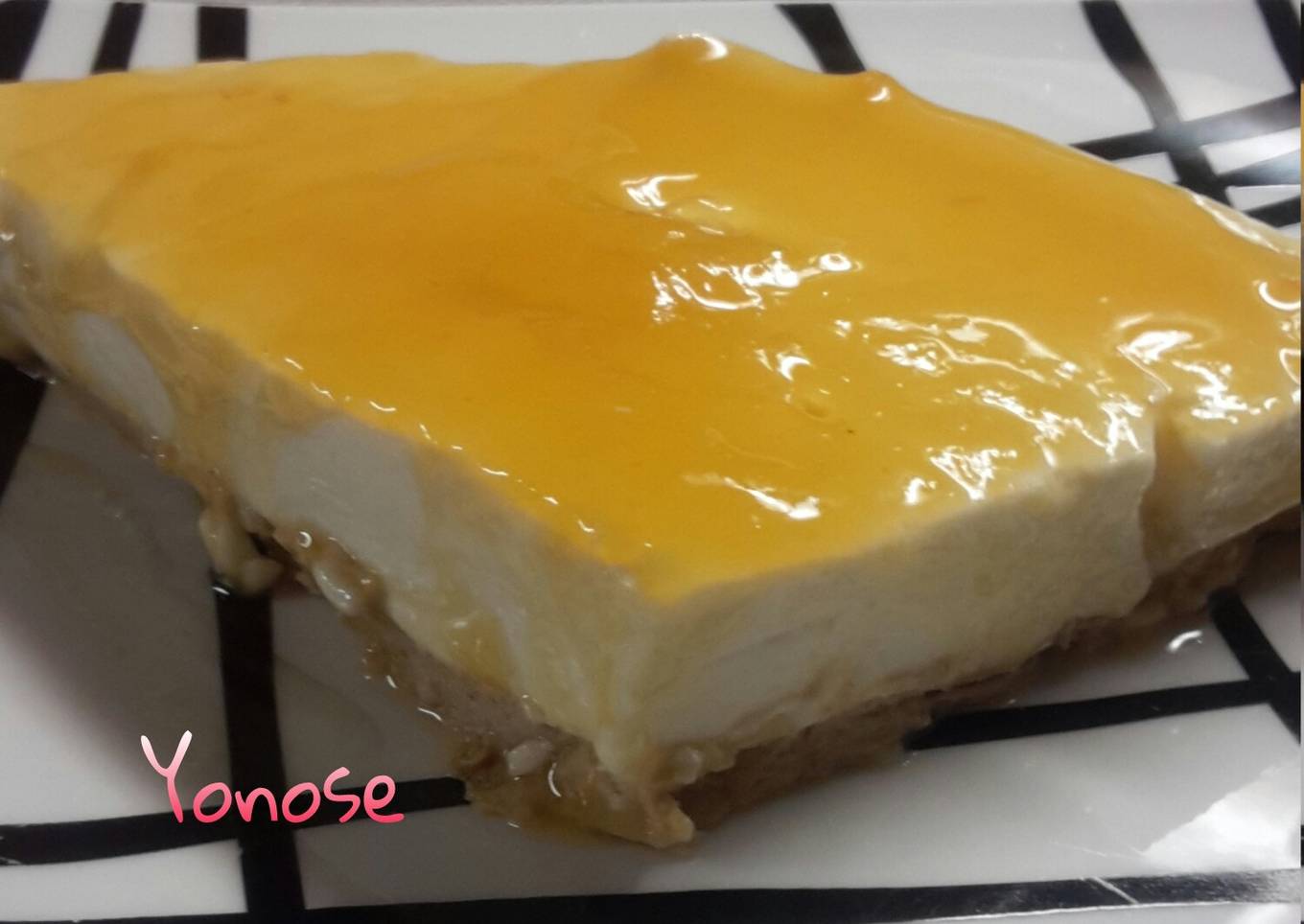 Tarta nata-queso con mermelada
