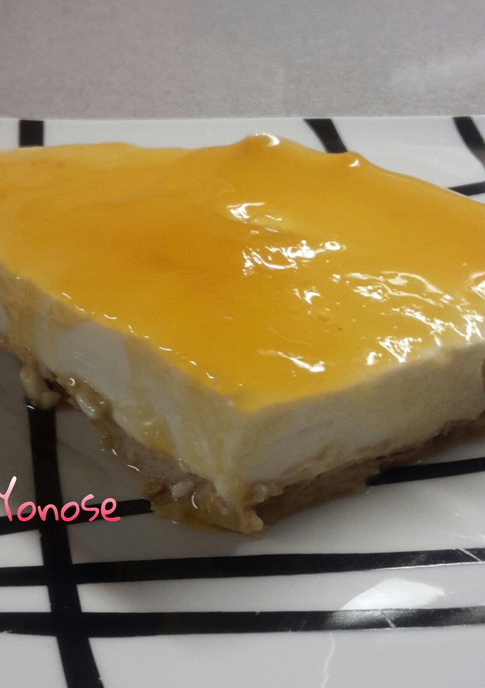 Una foto de Tarta nata-queso con mermelada